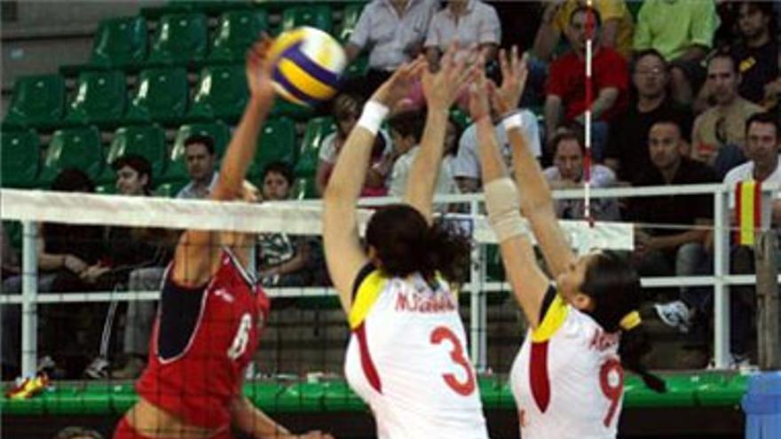 La selección española de voleibol logra en Cáceres su pasaporte para el Europeo del 2009