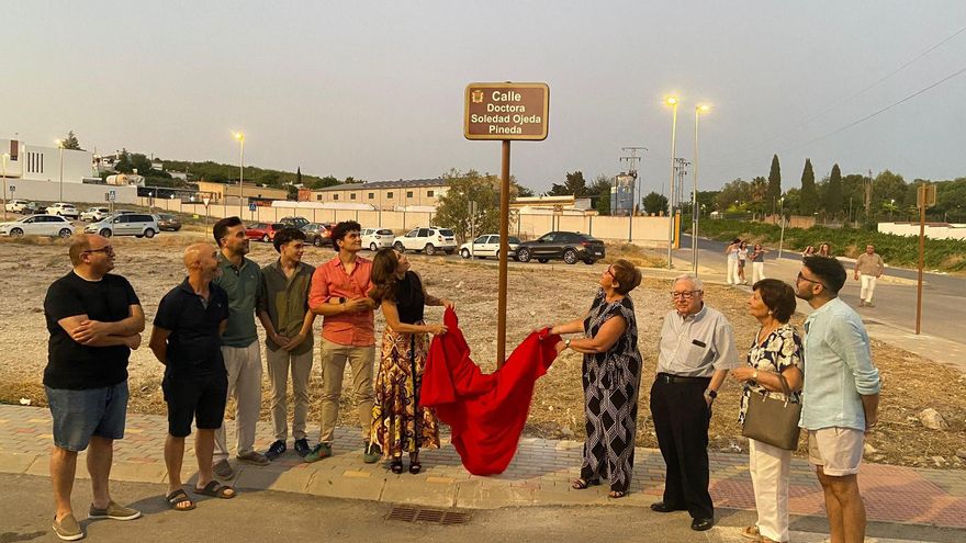 El Ayuntamiento de Moriles inaugura una calle en honor de la cardióloga Soledad Ojeda Pineda