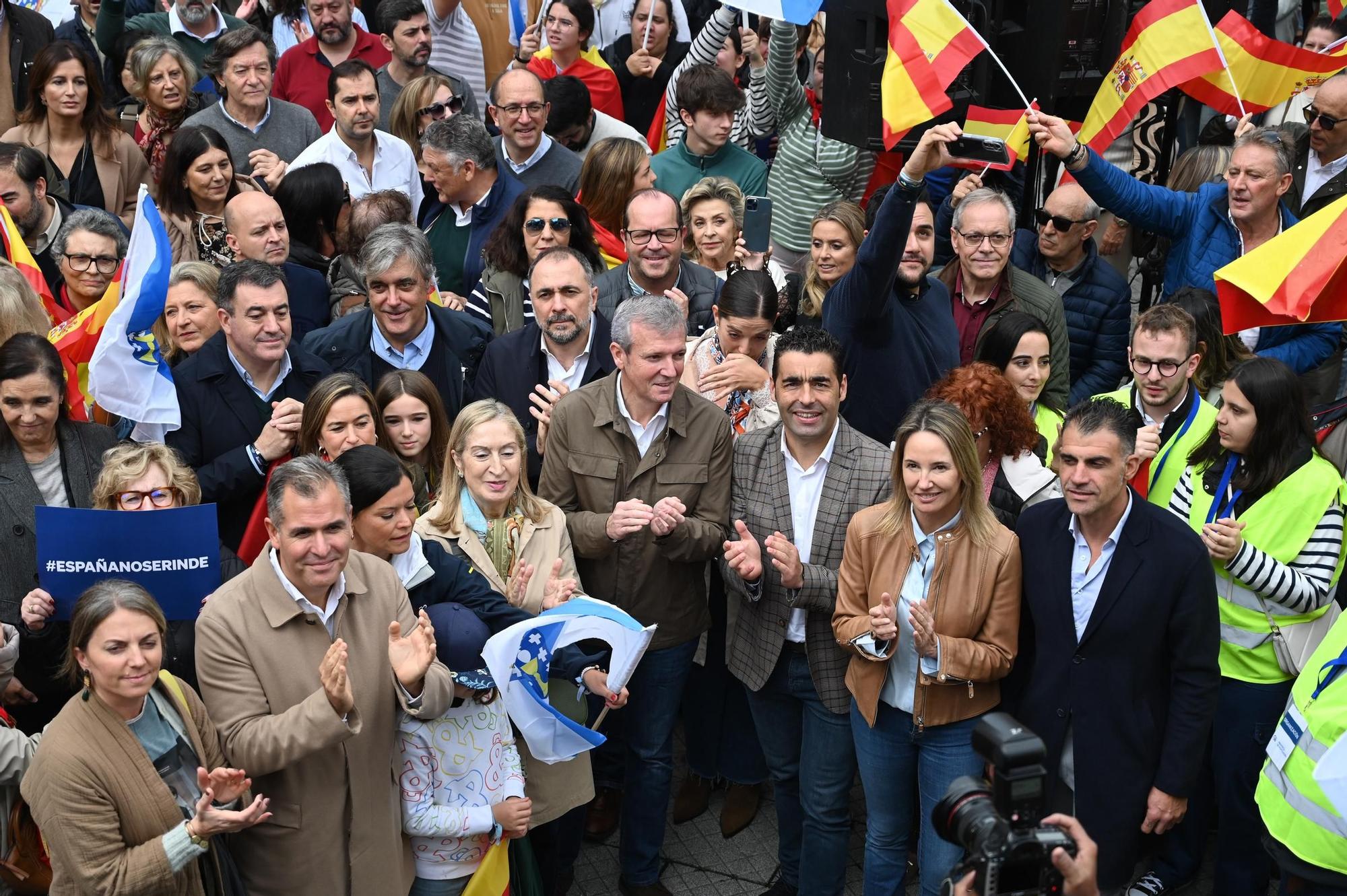 Contrarios a la amnistía se unen en una manifestación en Pontevedra