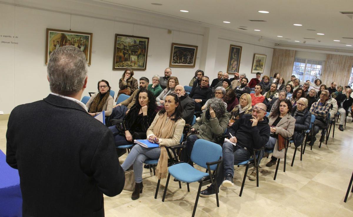 Una de las reuniones sobre los planes especiales de ambos barrios.