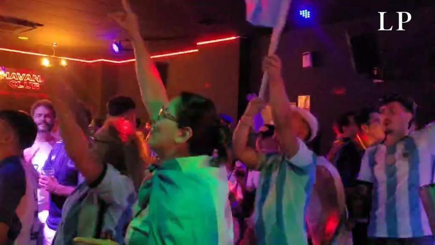 La calle Franchy Roca, en la capital grancanaria, se viste de albiceleste