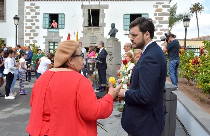 OFRENDA FLORAL 175 AÑOS FERNANDO LEÓN Y CASTILLO