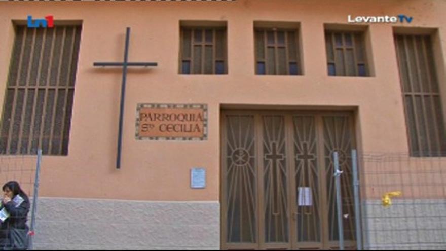 Una familia de Quart entierra a su padre sin misa al estar cerrada la parroquia