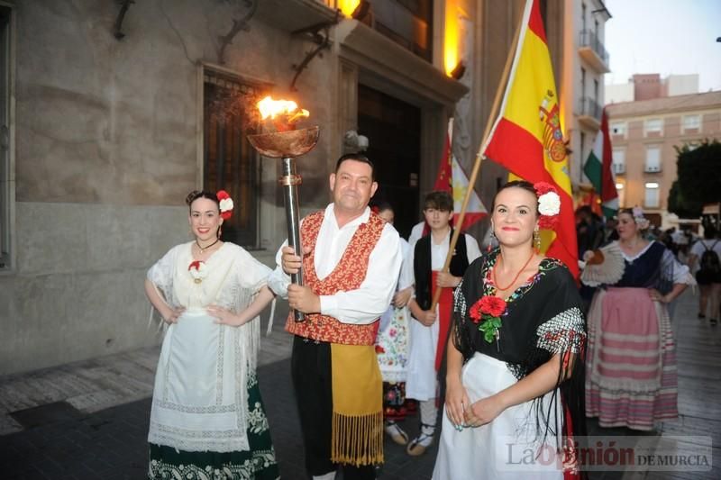 La Antorcha de la Amistad y el Moneo brillan en colores con motivo de este Festival Internacional de Folclore