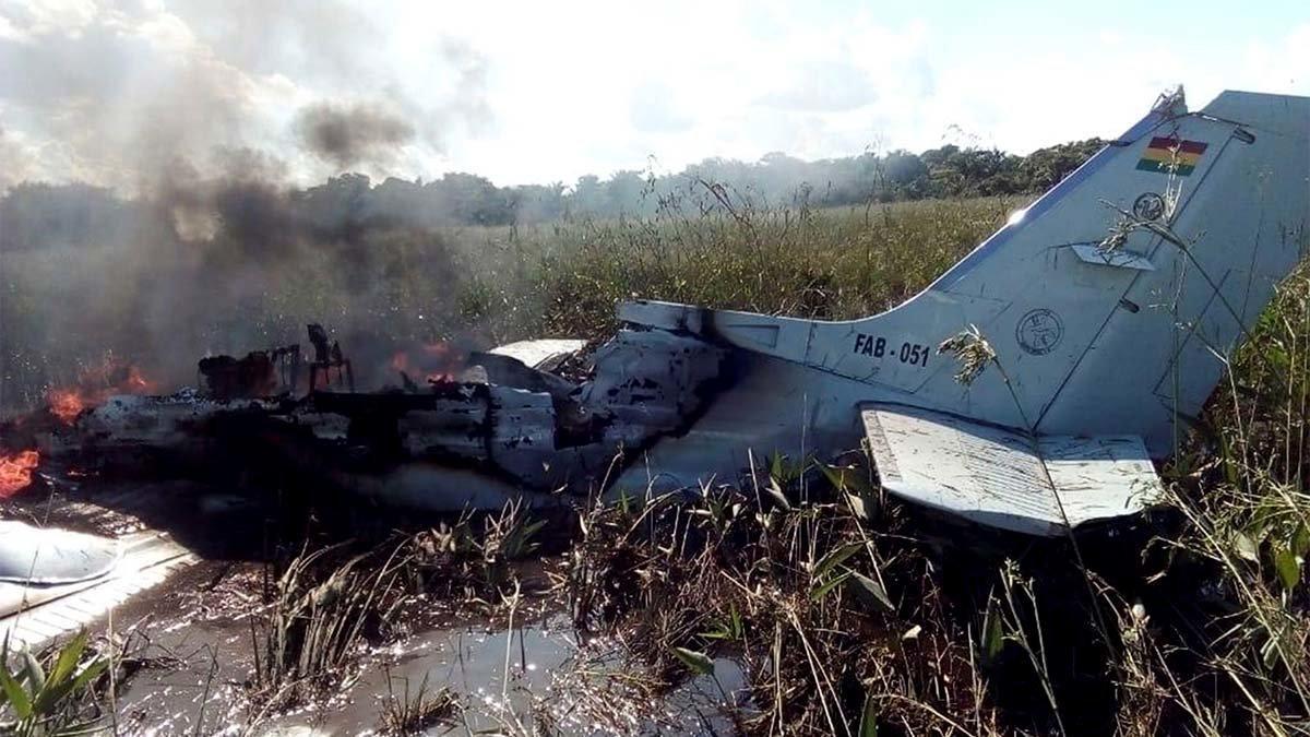 Restos del avión accidentado en Bolivia