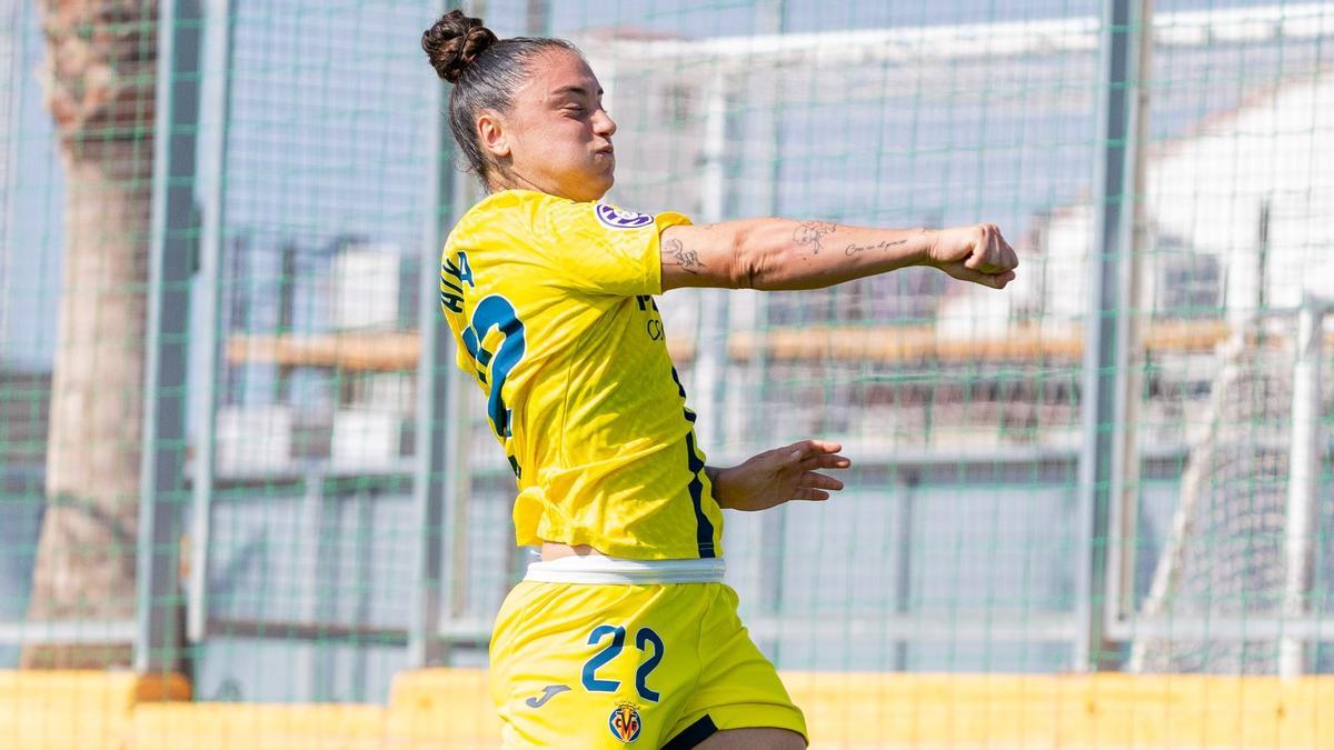 Aixa Salvador celebra un gol con el Villarreal