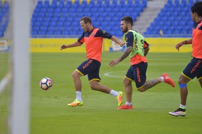 Entrenamiento de la UD en el estadio Gran Canaria