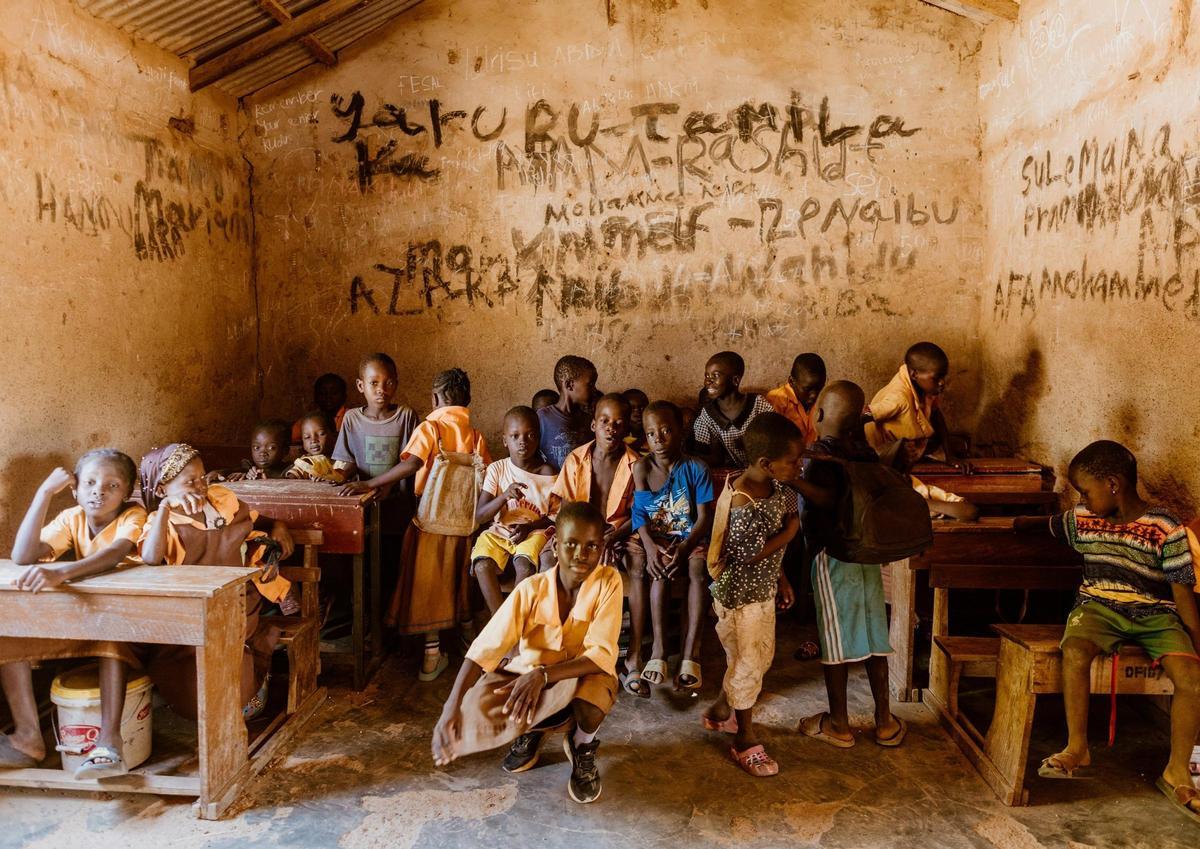 La Fundación Katia Simone ahora impulsa a construcción de una escuela en la misma aldea donde emplea a las mujeres de su empresa.