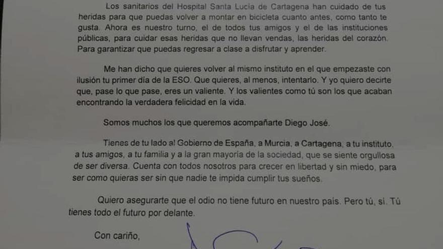 Sánchez envía una carta al menor que sufrió una agresión homófoba en Cartagena