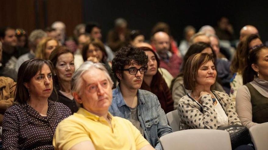 Público ayer en el Club Prensa Asturiana.