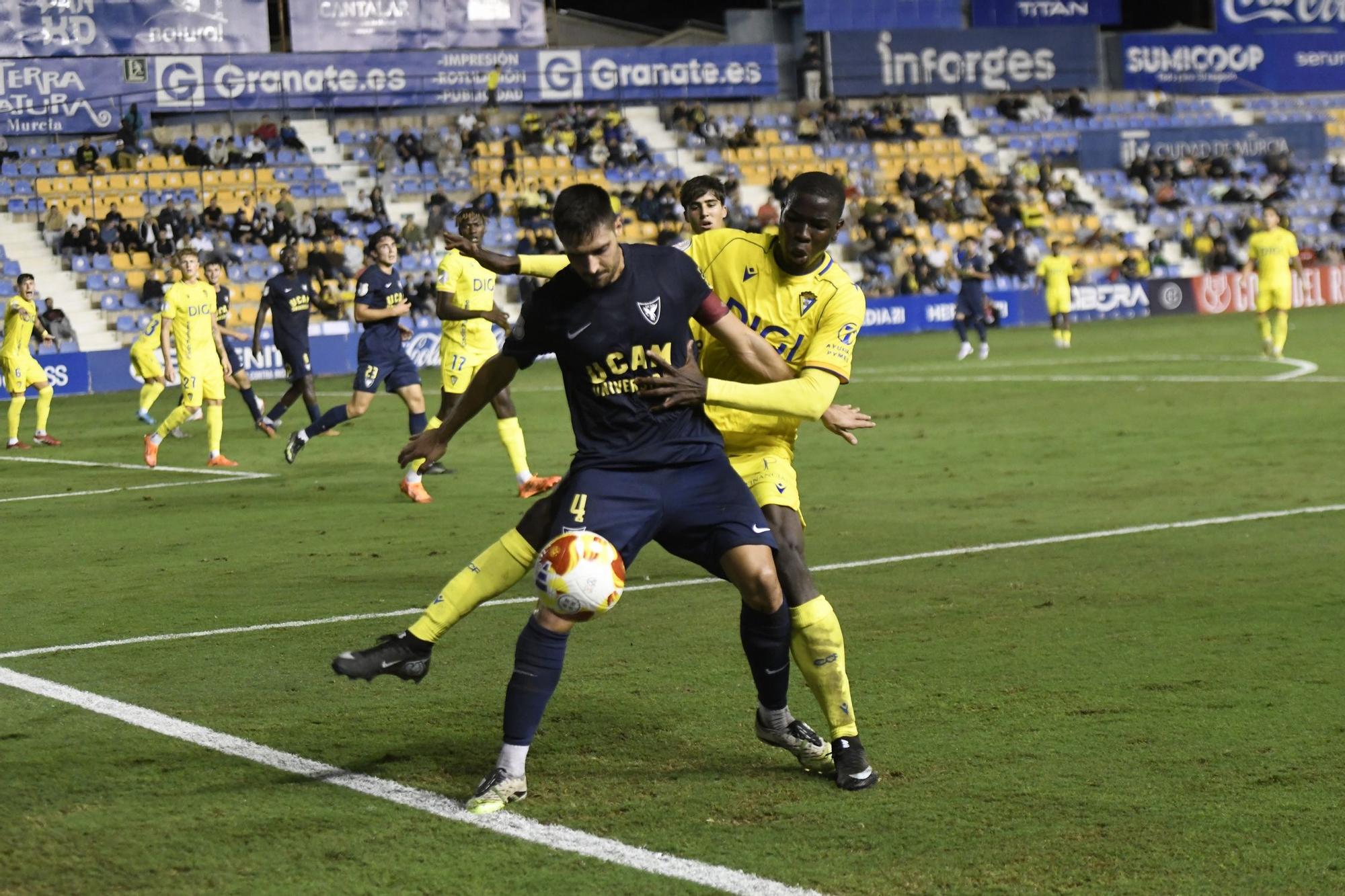 Imágenes del partido de la Copa del Rey UCAM Murcia - Cádiz