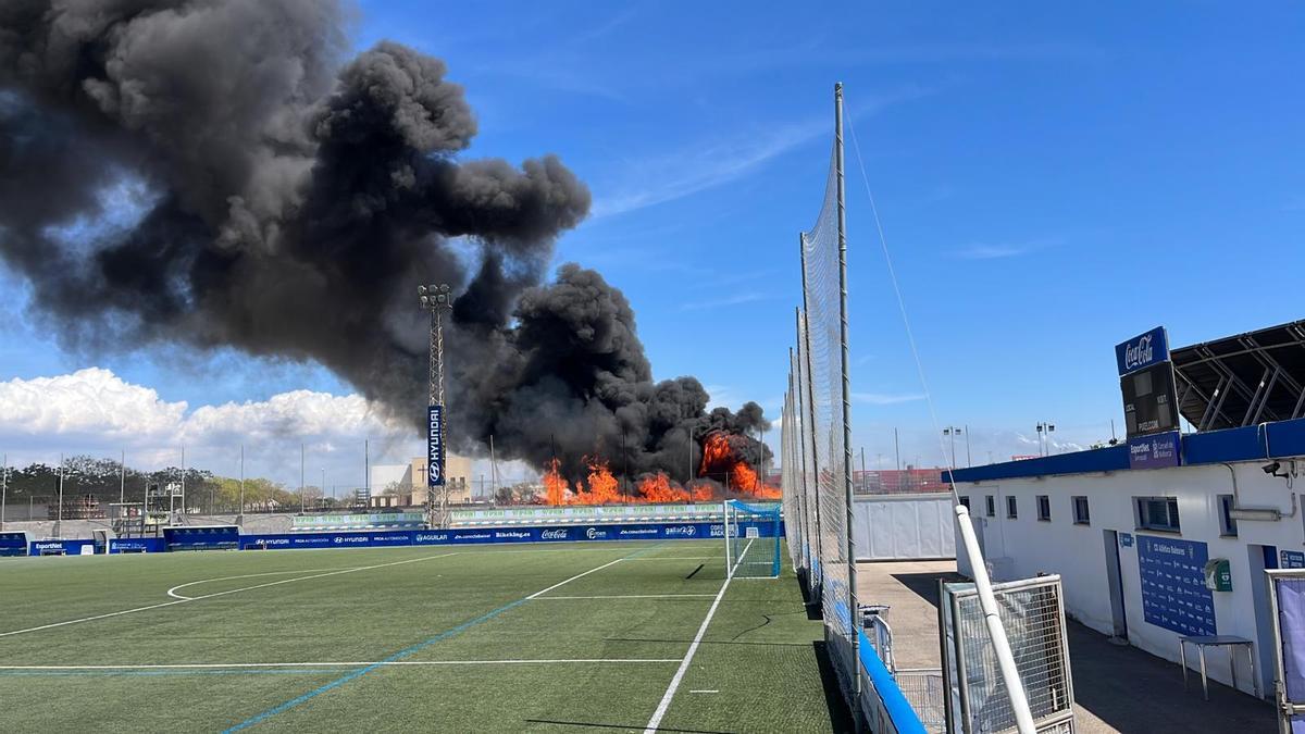 FOTOS | Incendio en el almacén de Cervezas Damm en Son Malferit