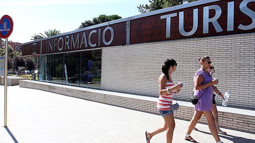 La façana de l&#039;Oficina de Turisme de Lloret, lloc on es fa el càsting.