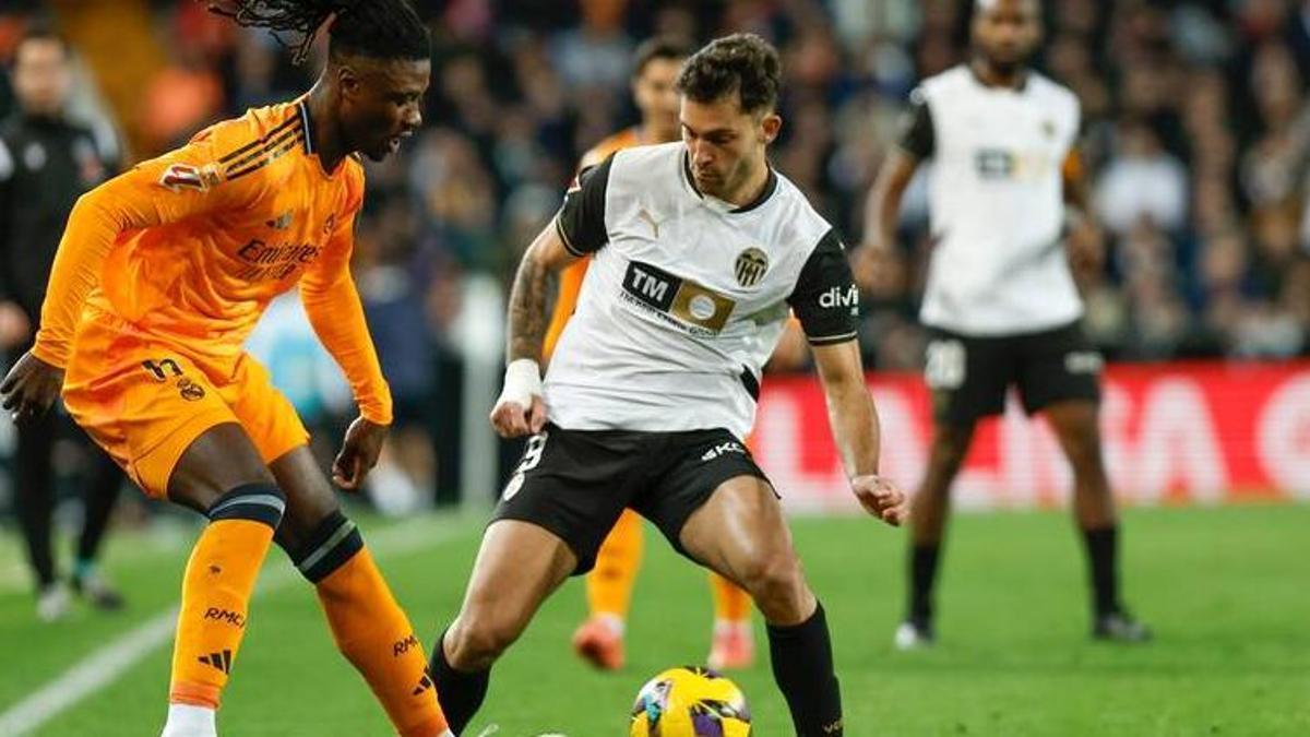 Camavinga y Hugo Duro, en el partido de hace poco más de un año en Mestalla entre ambos conjuntos