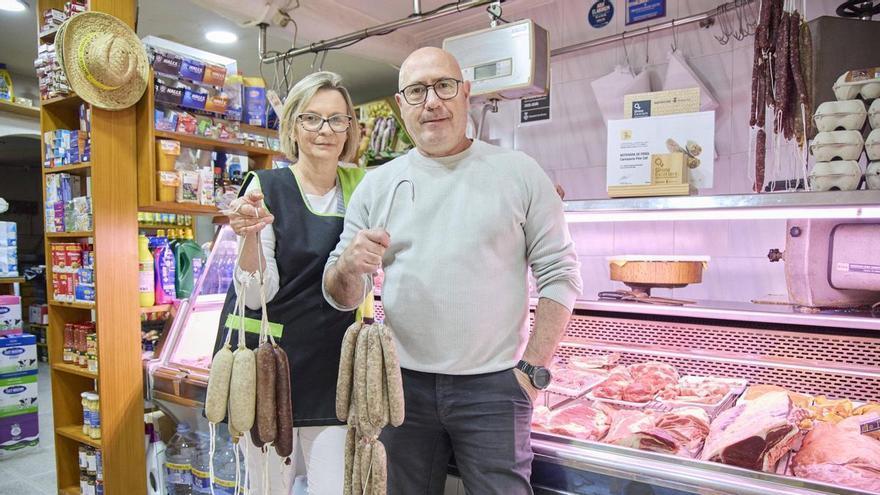 Can Pau: un petit negoci que planta cara des de fa 50 anys