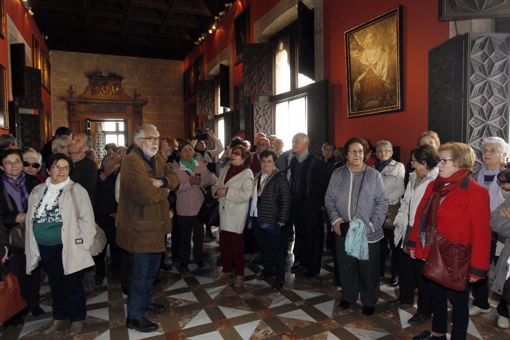 Vecinos de Morella, de visita en el Palau de la Generalitat