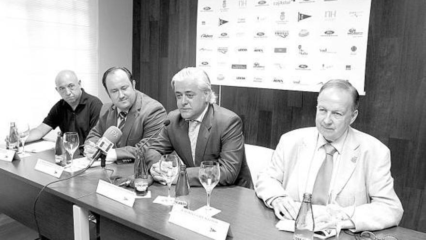 Roberto Pérez, Jorge Menéndez, Fernández-Ladreda y Manuel Galé, ayer, durante la presentación del torneo.