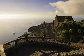 El refugio de Candela Peña es la isla más desconocida de Canarias: "He vivido en esta isla cosas vitales tan importantes que ya forman parte de mi propia identidad"