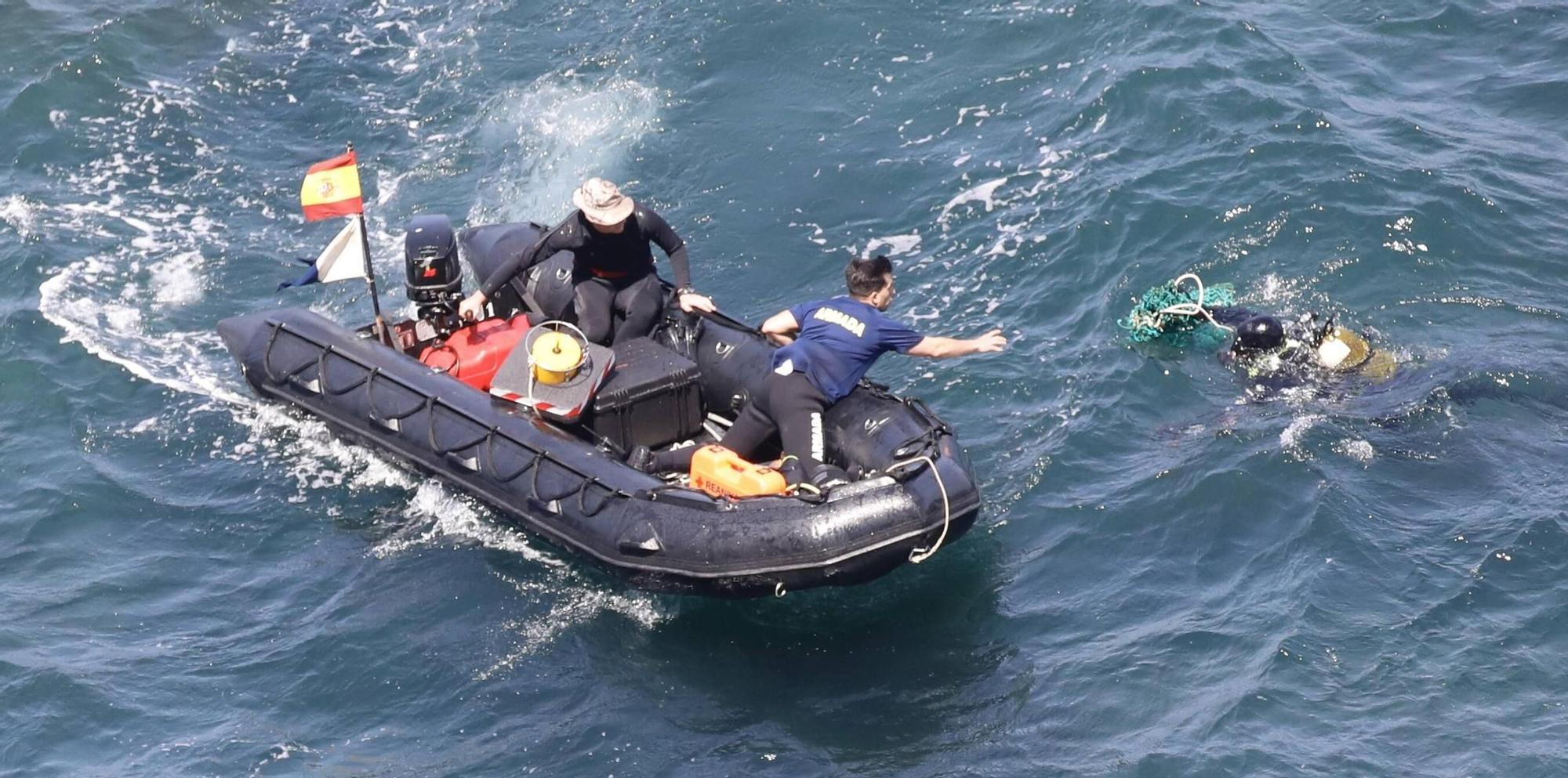 En imágenes: Así fueron las labores de desactivación de tres obuses en la costa de Gijón