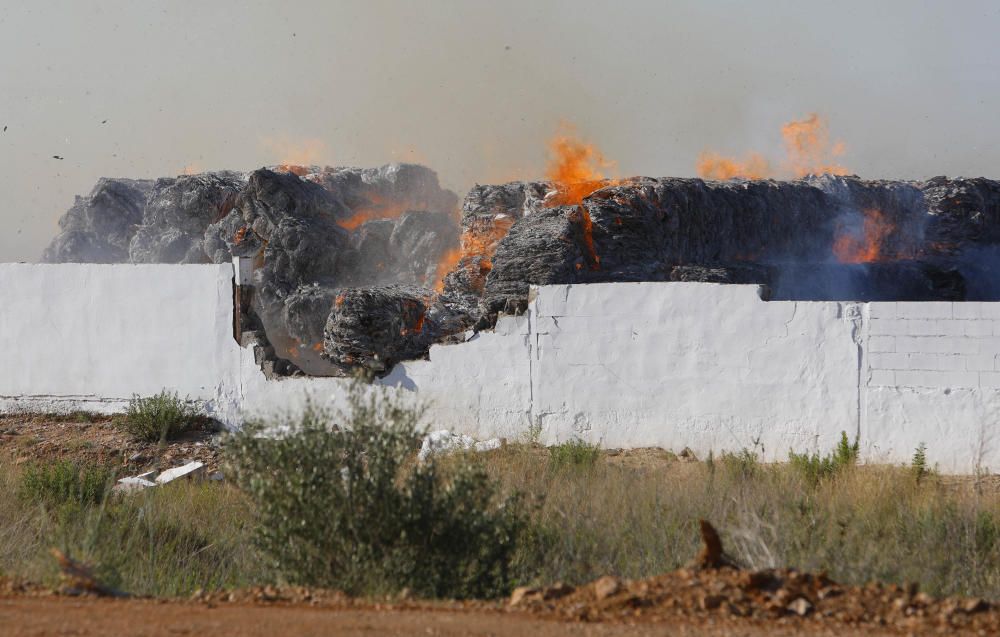 Incendio en una empresa de reciclaje de cartón