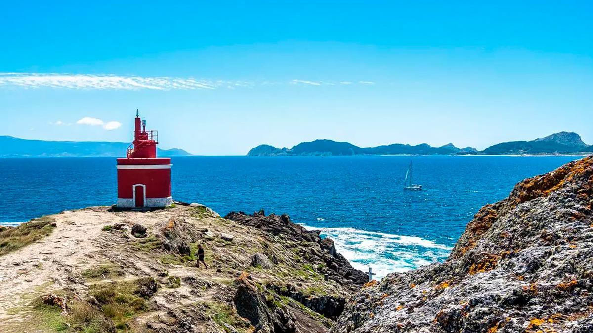 Faro na Costa da Vela.