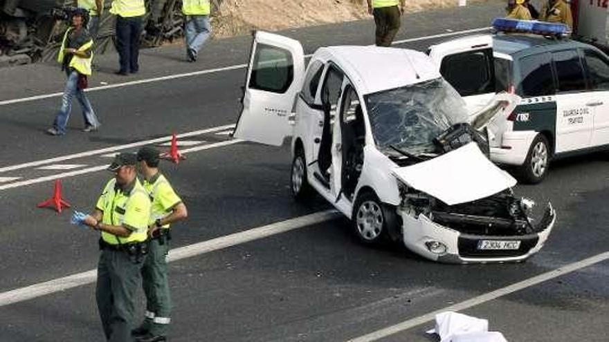 Dos fallecidas y 19 heridos en una colisión en Alicante