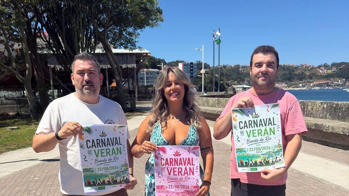 Silvia Carballo con hosteleros de Banda do Río.