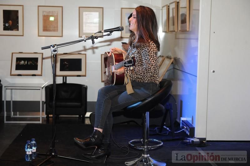 Ruth Lorenzo presenta 'Loveaholic' en la FNAC de Nueva Condomina