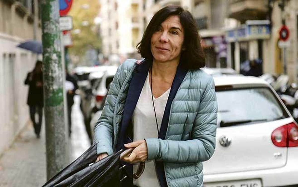 Pilar Carbonell, a su llegada al juzgado para declarar ante el juez.