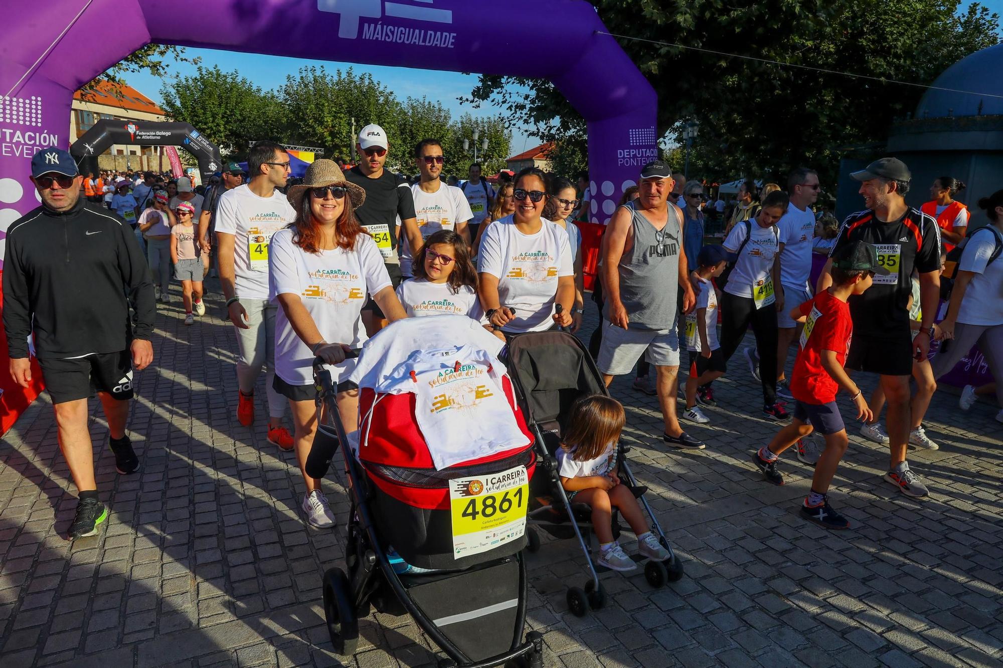 Asistentes a la "I Carrera Solidaria de Leo", con la que recordar al bebé de Meis fallecido hace casi un año y dar visibilidad a las enfermedades raras.