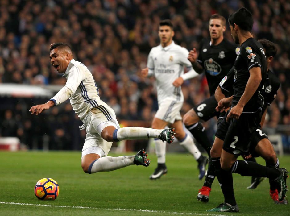 El Dépor cae ante el Real Madrid en el descuento