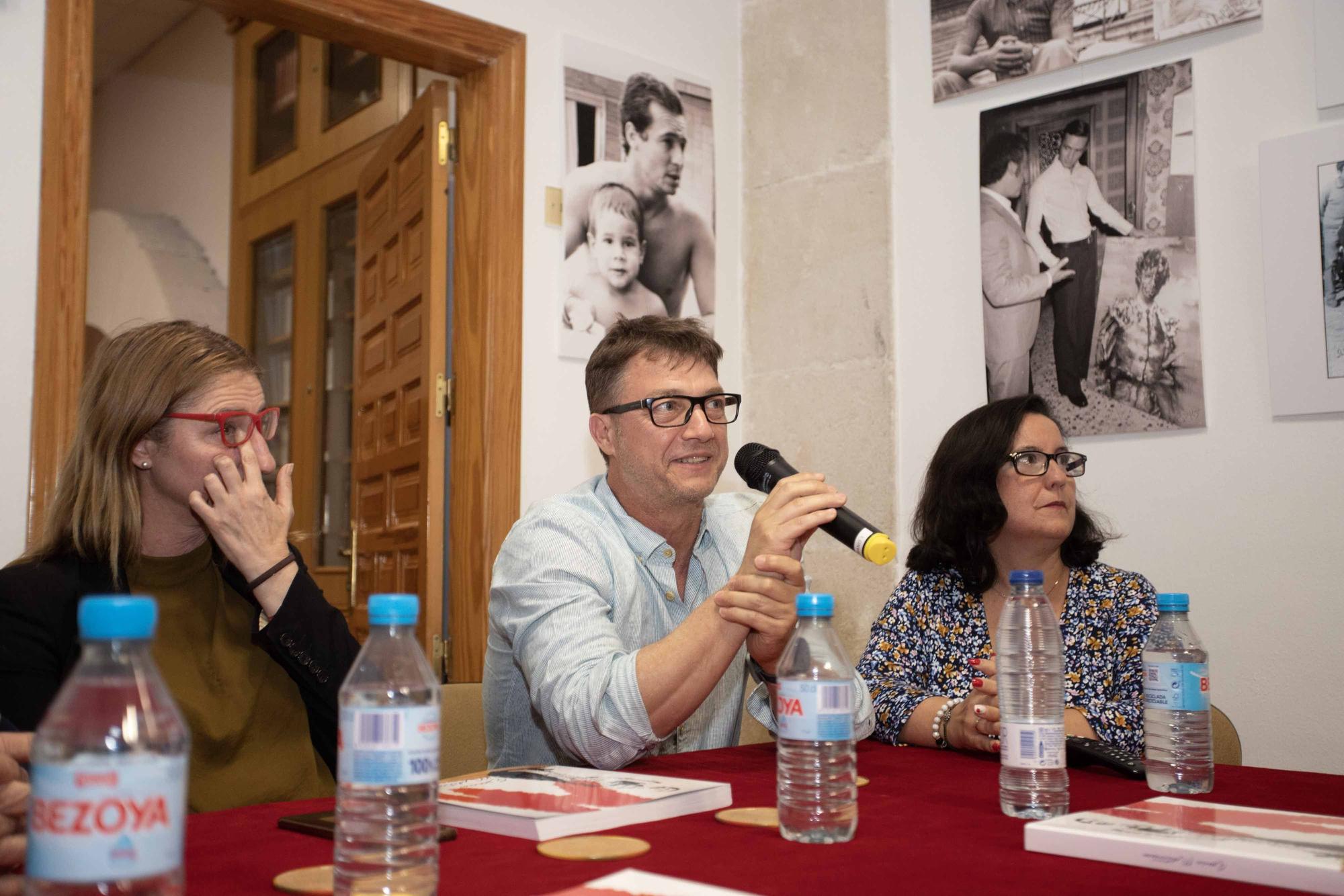 Presentación del libro "Esencia Mediterránea" dedicado al torero Manzanares en el Museo Taurino de Alicante