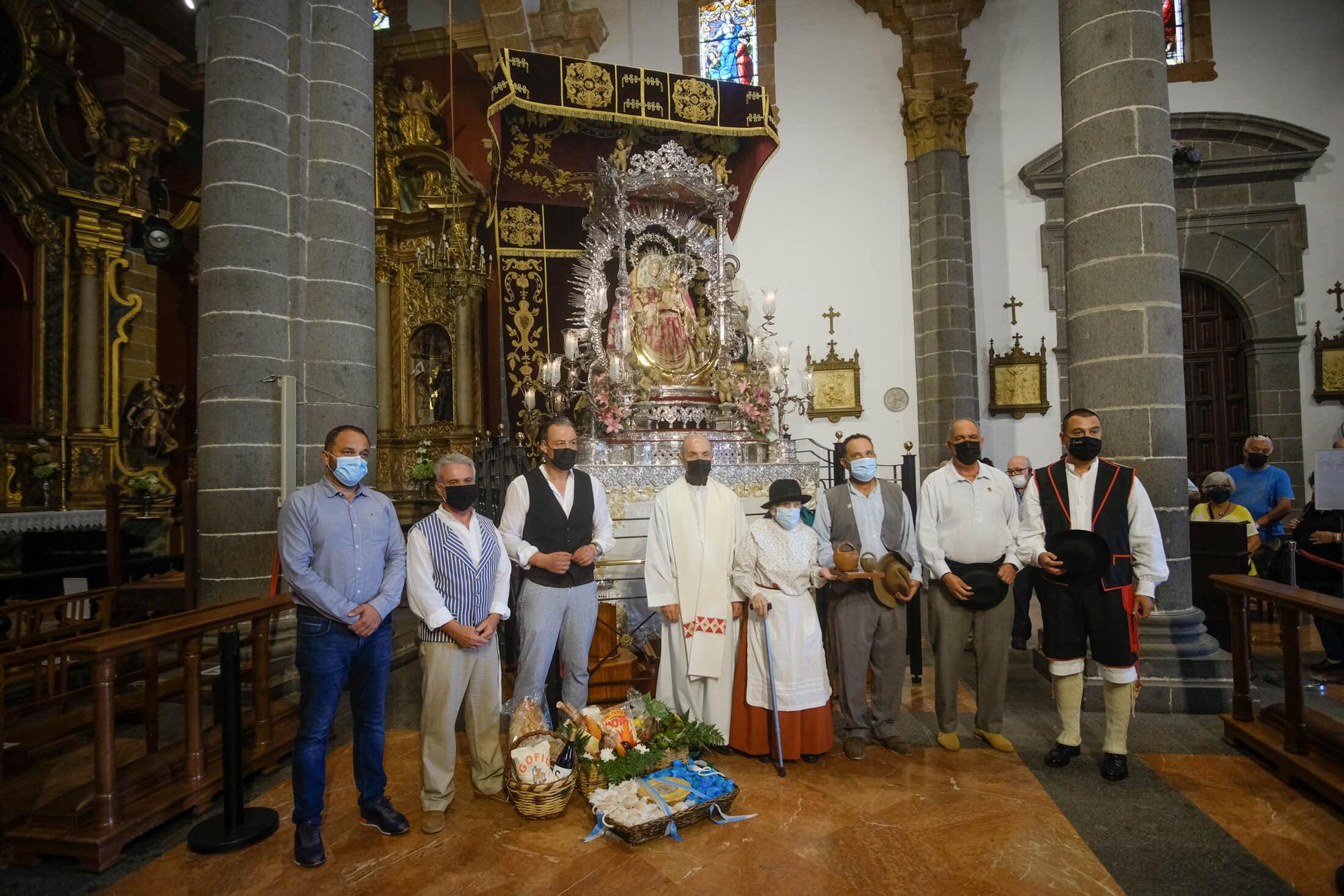 Ofrenda simbólica de los ayuntamientos de Gran Canaria a la Virgen del Pino (07/09/2021)