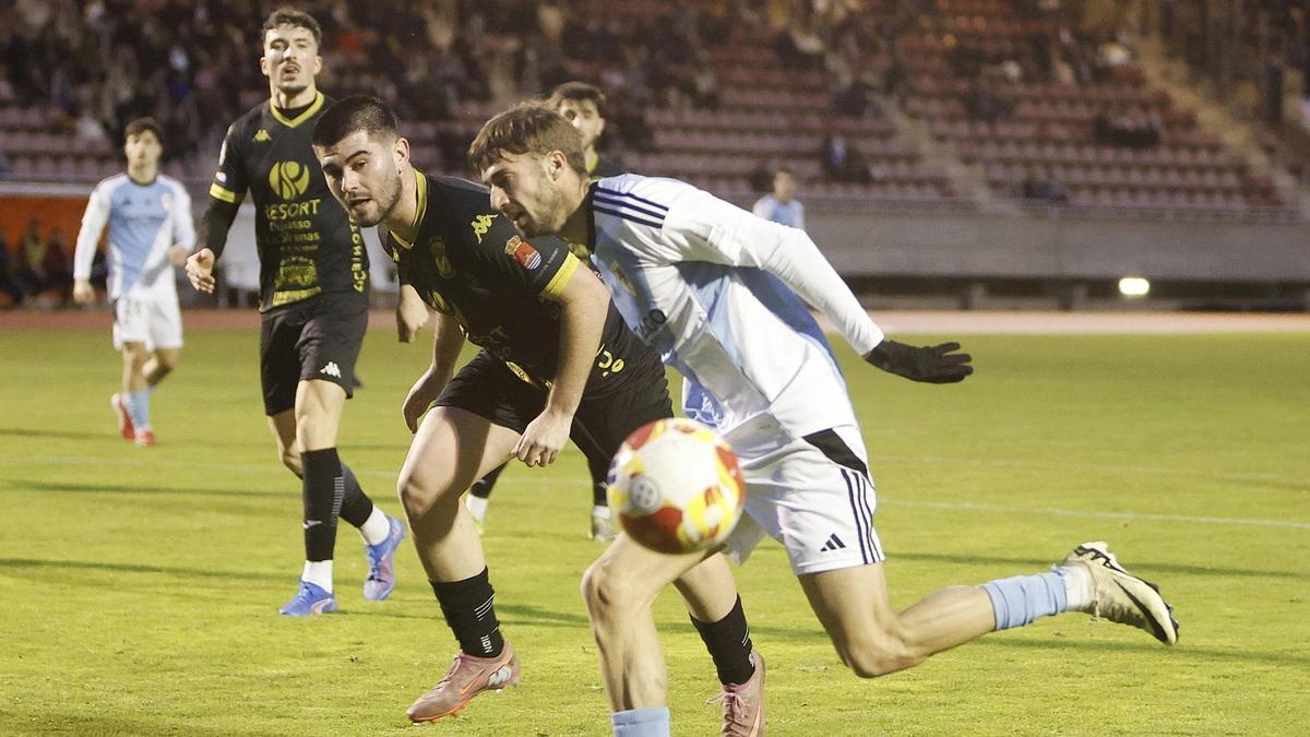 Parapar, durante un partido del Compostela de esta temporada.