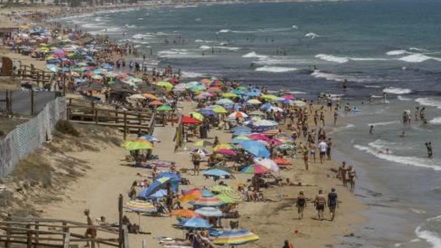 Día de playa y de limpiar la basura