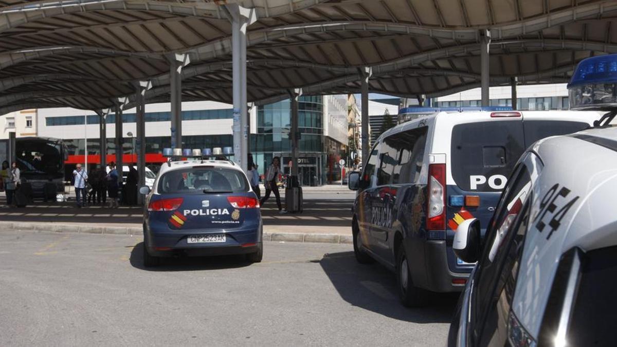 Patrullas de la Policía Nacional en la estación de Castelló en una imagen de archivo.