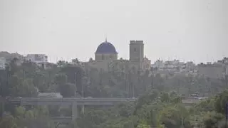 El tiempo sigue loco en Alicante: la calima toma Elche tras una noche tropical en parte del litoral