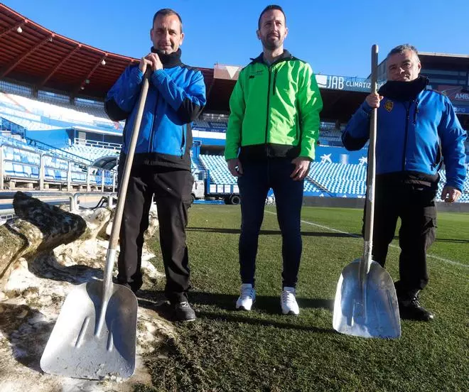 La historia de los operarios de La Romareda que limpiaron la nieve del césped y celebraron el triunfo del Real Zaragoza ante el Andorra