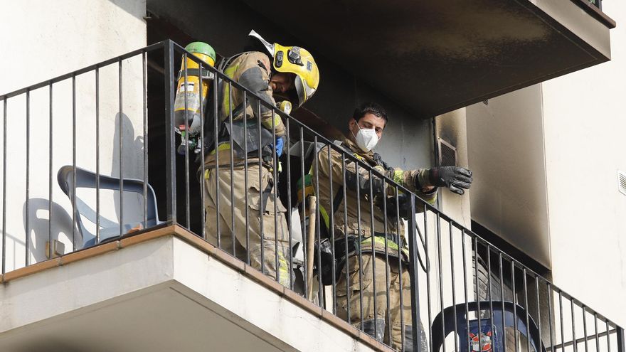 Els veïns del bloc afectat per un incendi a Sarrià no poden tornar a casa