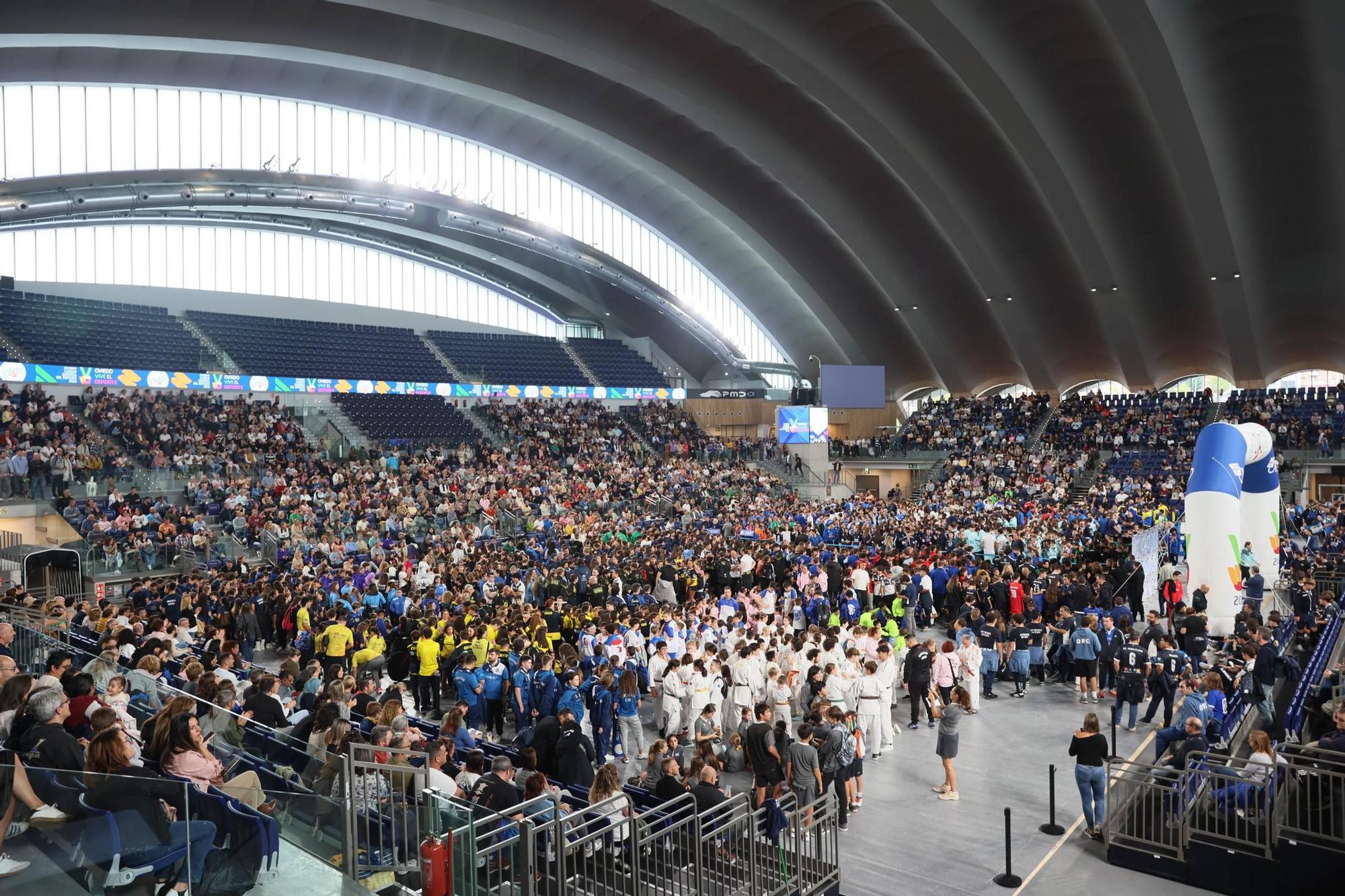 EN IMÁGENES: El encuentro de 50 clubs de Oviedo en el Palacio de los Deportes
