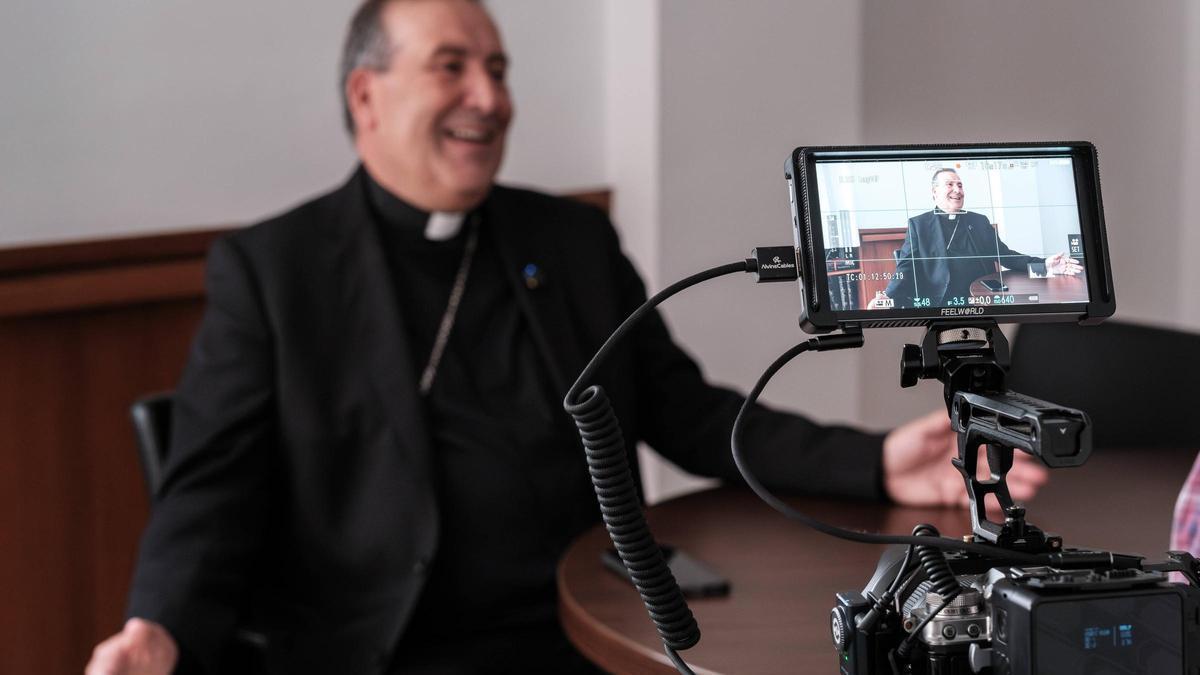 El obispo, durante una entrevista en el Obispado.