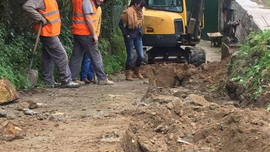 Los ediles Diego Moreira y Raquel Giráldez visitaron ayer las obras.