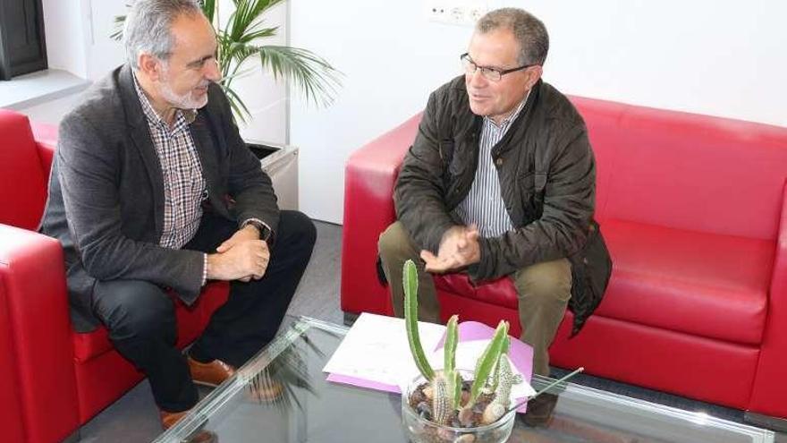 Cores Tourís y Víctor Estévez reunidos. // FdV