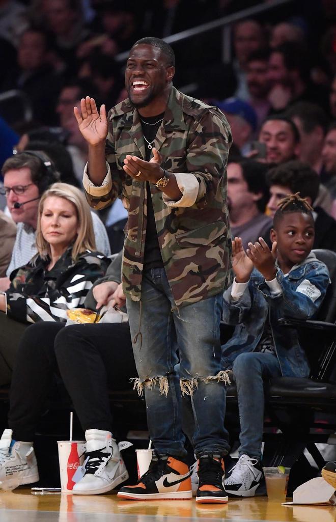 Kevin Hart, disfruta del partido entre los Lakers y los Philadelphia 76ers
