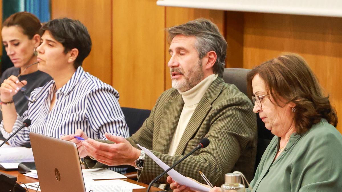 El alcalde de Vilagarcía, Alberto Varela, en el pleno municipal.