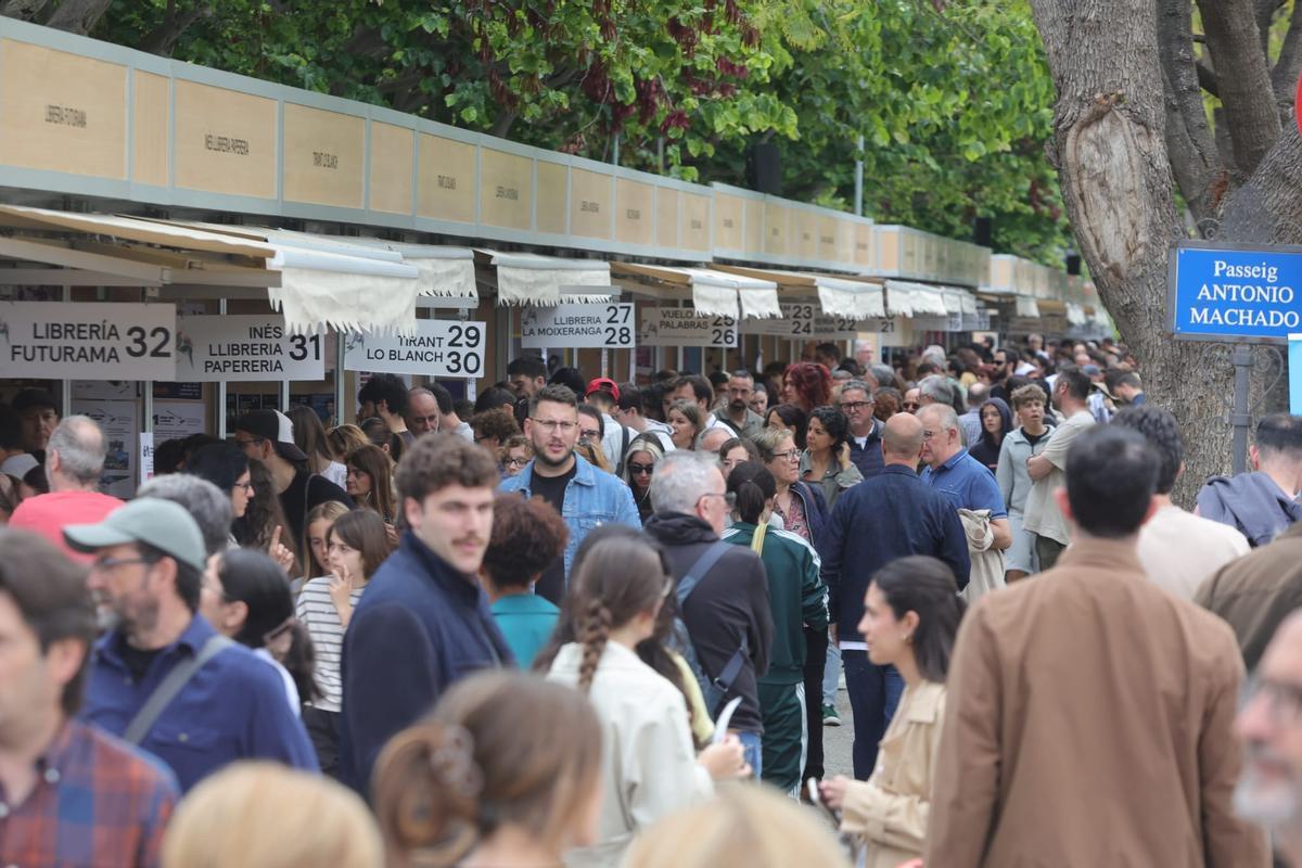 Amplia concurrencia pese al mal tiempo en la Fira del Llibre
