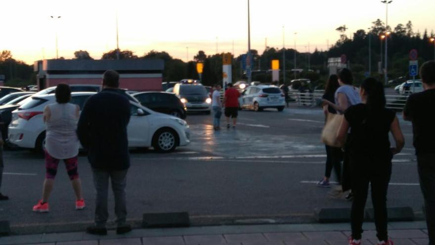 Pánico en el centro comercial de Paredes tras una aparatosa pelea