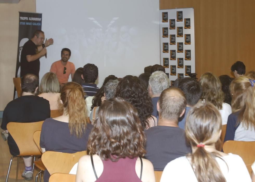 El "stormtrooper" español visita a los fans de "Star Wars" en Vigo - El actor David M. Santana, el único español que forma parte del reparto de La Guerra de las Galaxias como soldado, ha participado e