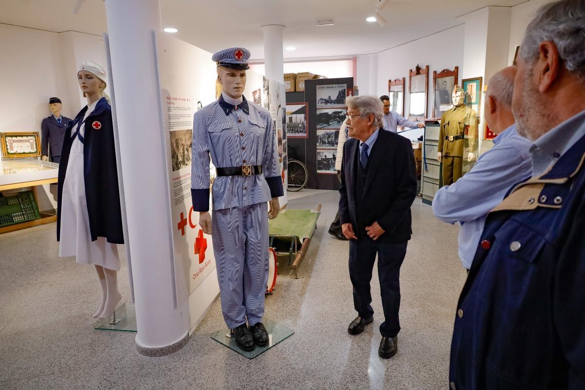 La sede de Alcoy tiene ya expuestas algunas piezas que conformarán el Museo de la Cruz Roja
