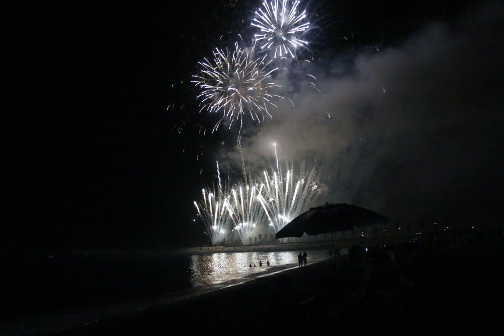 El pregón y los fuegos abren la Feria de Málaga 2019